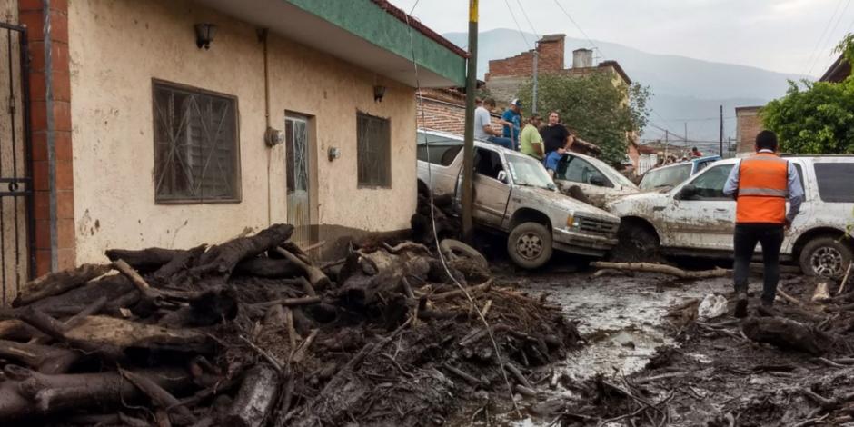 VIDEOS: Reportan dos muertos y cinco desaparecidos tras desborde de río en Jalisco