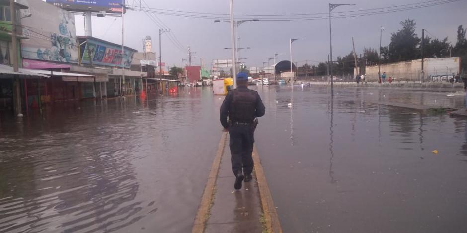 Lluvias inundan varias zonas de la Ciudad de México