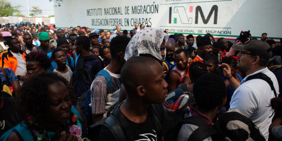 Reportan amotinamiento y fuga de cubanos en estación de Tapachula