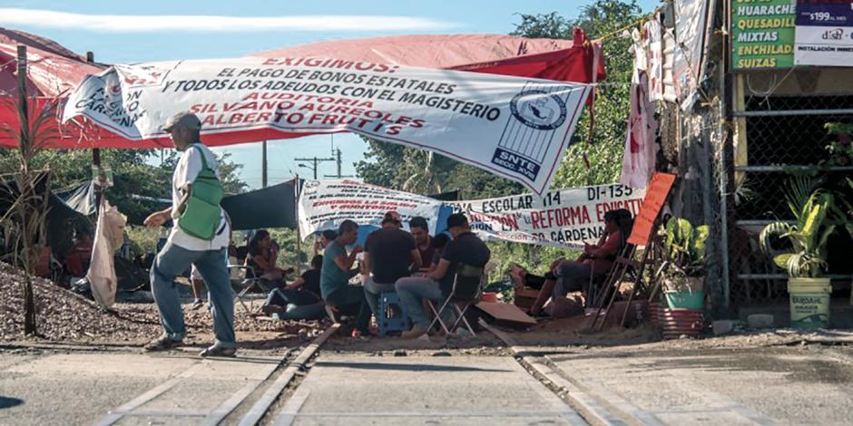Incumple la CNTE y retoma bloqueos en Michoacán