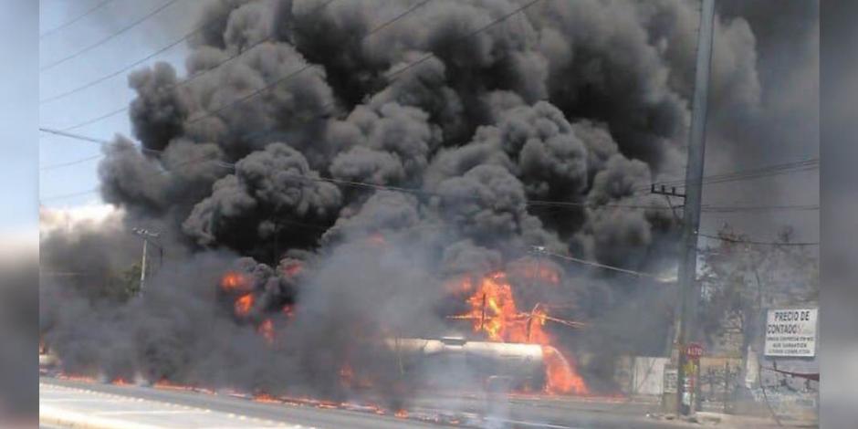 VIDEOS: Explota pipa de gasolina en Guadalupe, Nuevo León