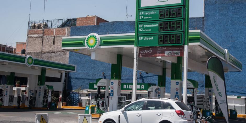 López Obrador pide a concesionarios de gasolineras evitar abusos en precios