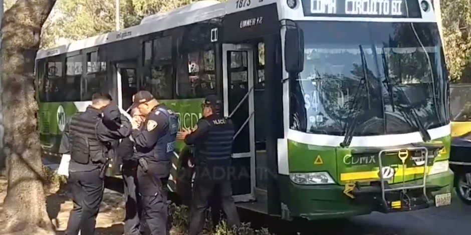 Matan a dos pasajeros en asalto a transporte público en Iztapalapa