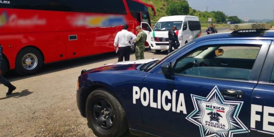 Rescatan a 41 migrantes en autobuses de Veracruz; 18 son menores