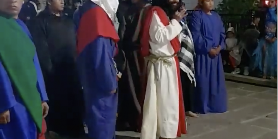 VIDEO: Personifican a Jesús en Tlaxcala... ¿en estado de ebriedad?