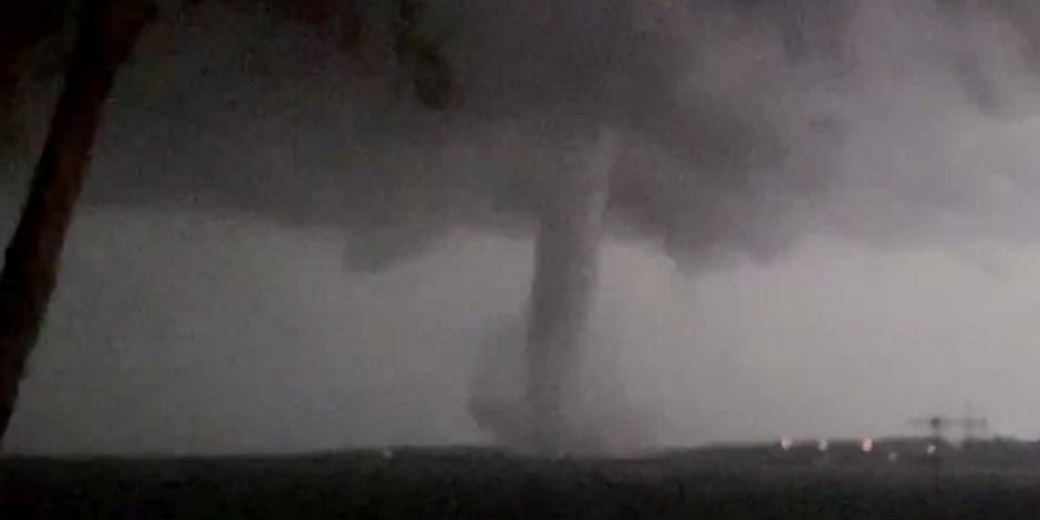 VIDEOS: Tornado causa graves daños en zona de Dallas