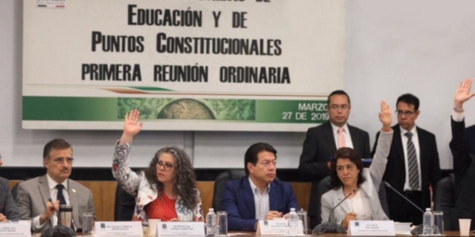 Pese a bloqueos de CNTE, avalan en comisiones dictamen de reforma educativa