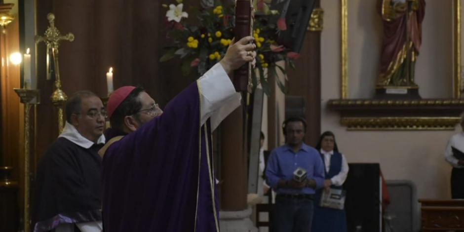 Mujeres han perdido el glamour y se visten como "varoncitos", critica Arzobispo de Xalapa
