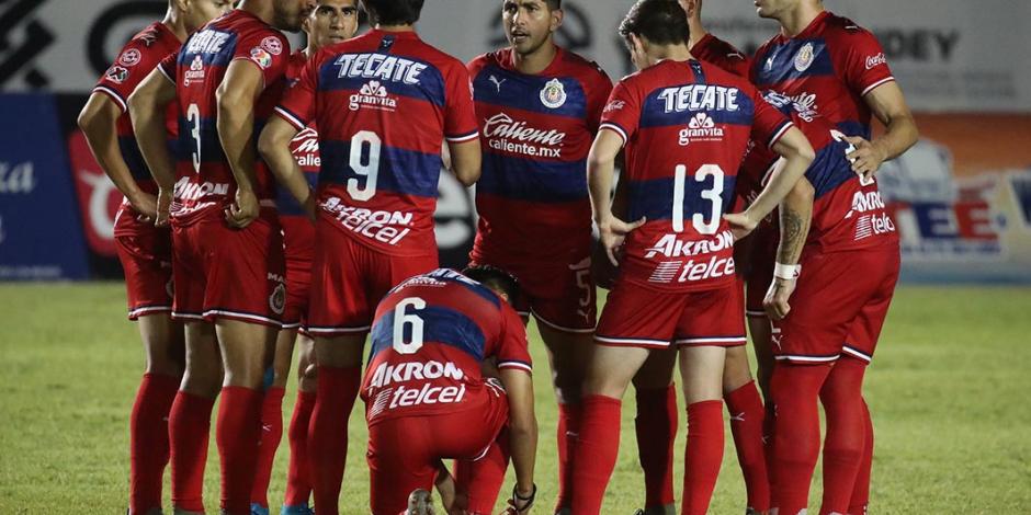 Chivas se deja querer por cientos de sus aficionados en entrenamiento