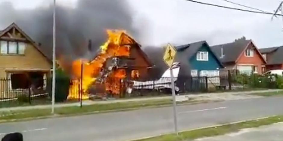VIDEO: Se estrella avioneta en una casa y deja 6 muertos