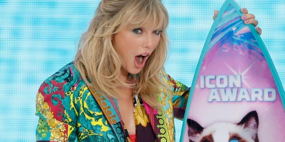 Tras fin de semana de premios y fiesta, Taylor Swift se vuelve 'meme'