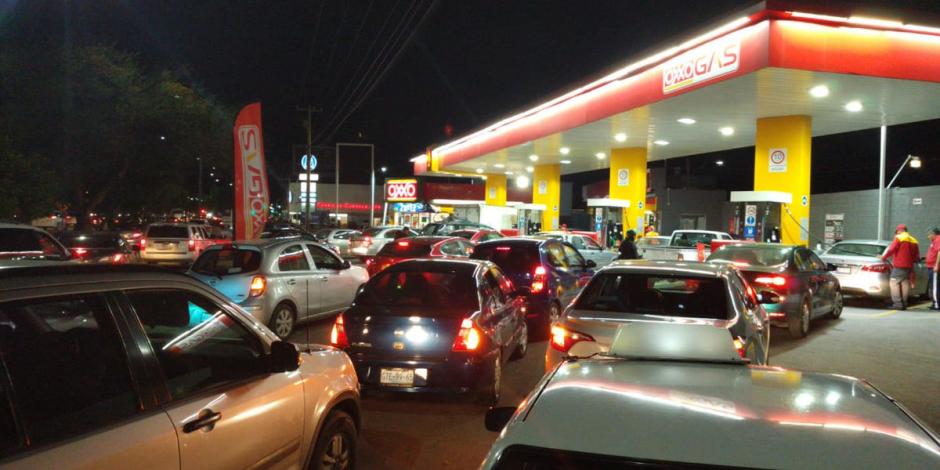 Falso desabasto de gasolina provoca compras de pánico en Guanajuato