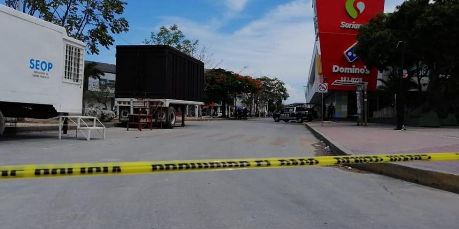 Asesinan a dos personas afuera de plaza comercial en Cancún