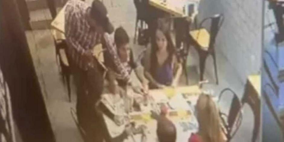 VIDEO: Captan asalto a comensales en restaurante de Santa Fe