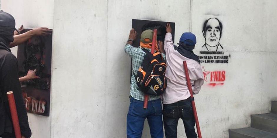 Manifestantes vandalizan inmuebles sobre Paseo de la Reforma