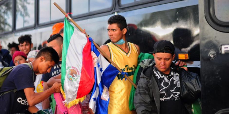 Quinientos migrantes que buscan asilo en EU aguardan en la frontera Sonora-Arizona