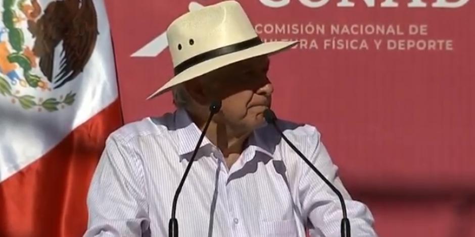López Obrador recorre el Estadio "Francisco Carranza Limón" en Guasave
