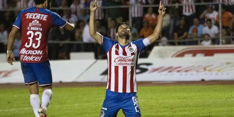 Oribe Peralta anota después de más de un año y Chivas gana en Copa