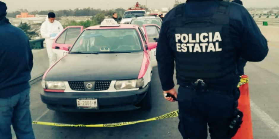 Hallan un taxi con dos muertos en autopista Naucalpan-Ecatepec