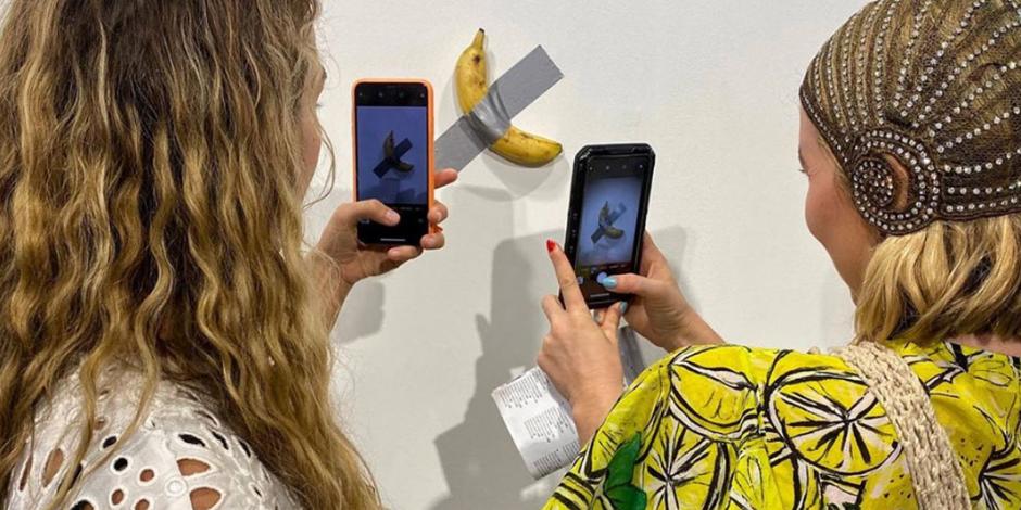 En Feria de arte venden plátano pegado con cinta en 2 millones de pesos
