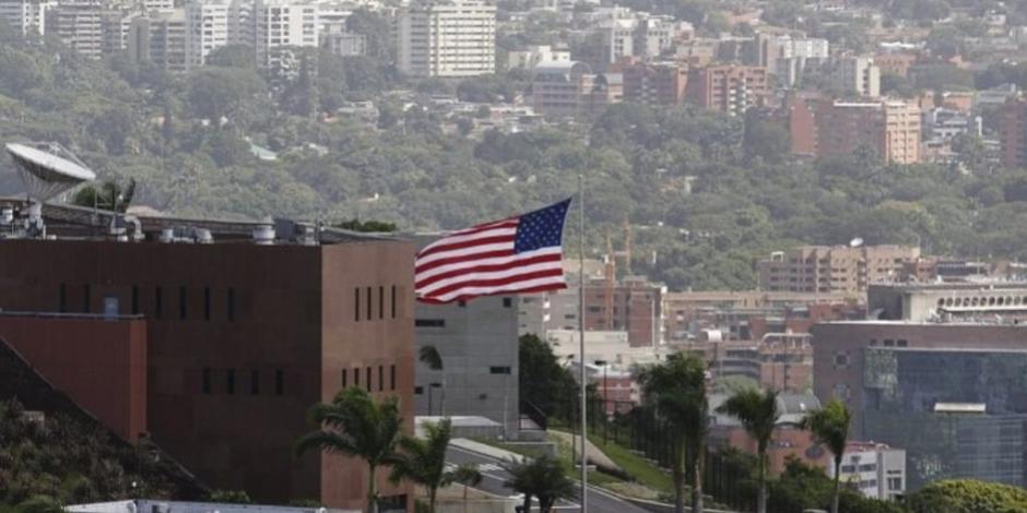 ...Y Estados Unidos retira a su personal de embajada en Caracas