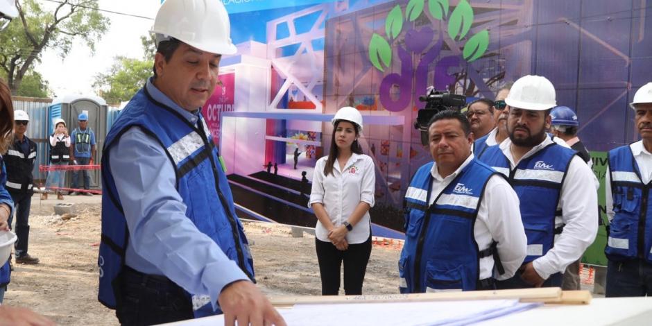 Gobernador de Tamaulipas supervisa construcción de edificio del DIF