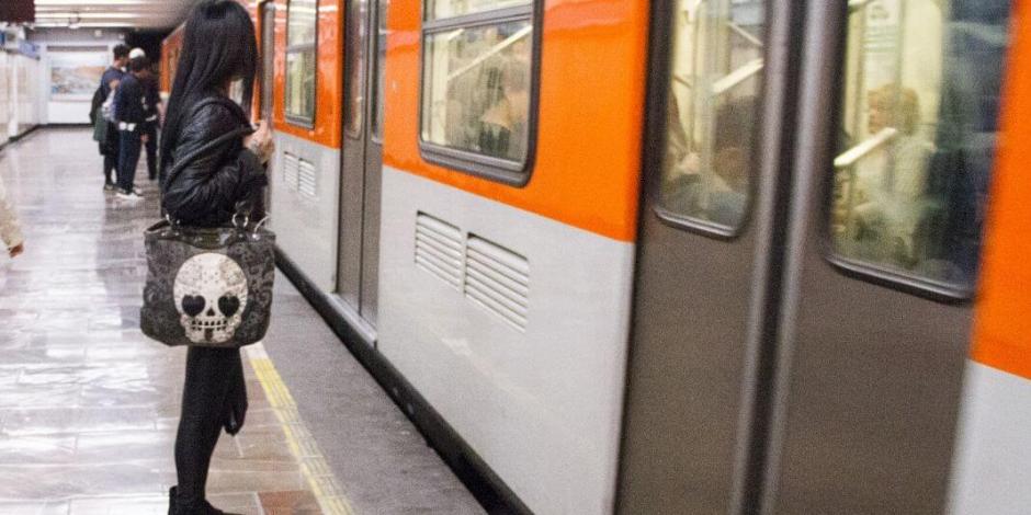 Muere tras arrojarse a las vías del Metro Zócalo