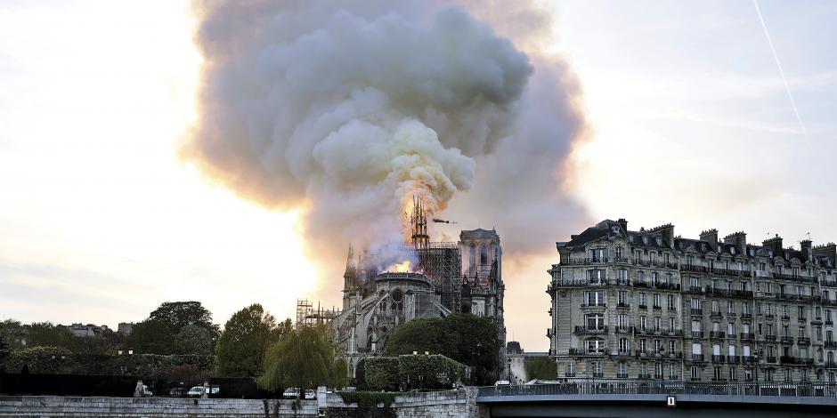 Arde en París emblema cultural del mundo