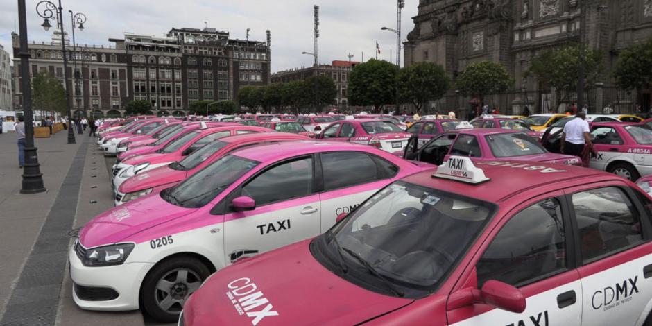 Taxistas retiran bloqueo del Zócalo; serán recibidos en Gobernación