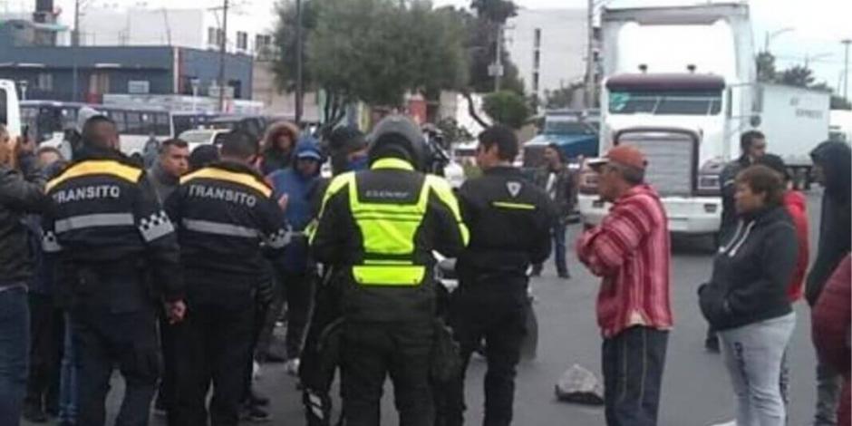 Manifestantes bloquean Periférico por desaparición de 2 menores