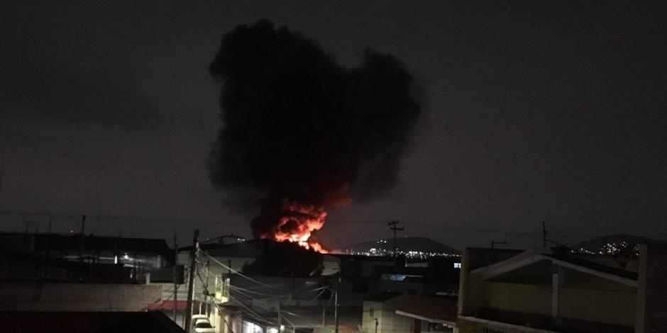 Incendio consume fábrica en Xalostoc, Ecatepec (VIDEO)
