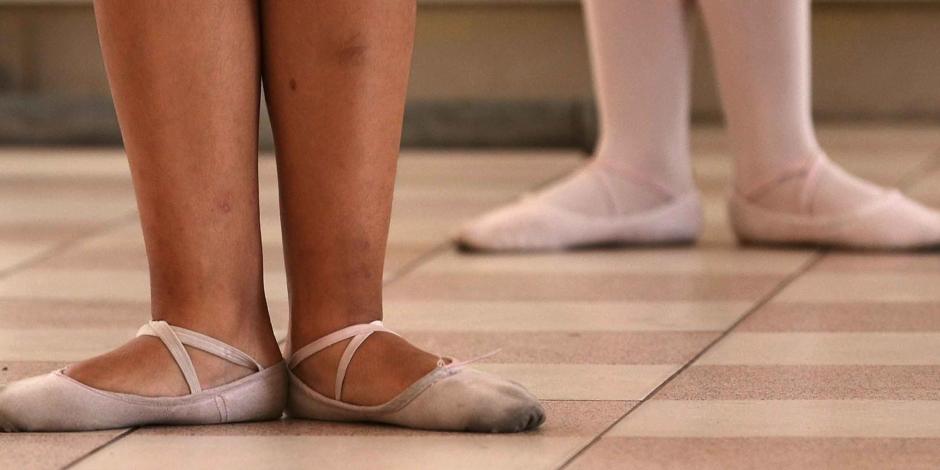 Maestra enseña ballet gratis para unir niñas de diversos estratos sociales