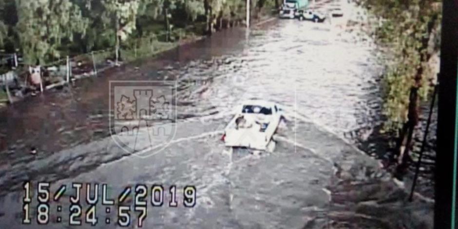 Lluvias y granizo dejan inundaciones en Tlalnepantla