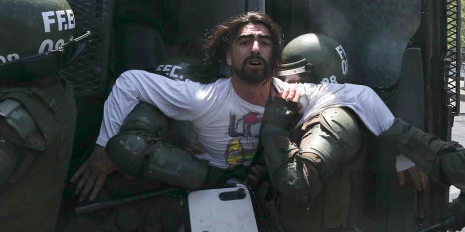 Chile se militariza por primera vez desde la dictadura ante protestas