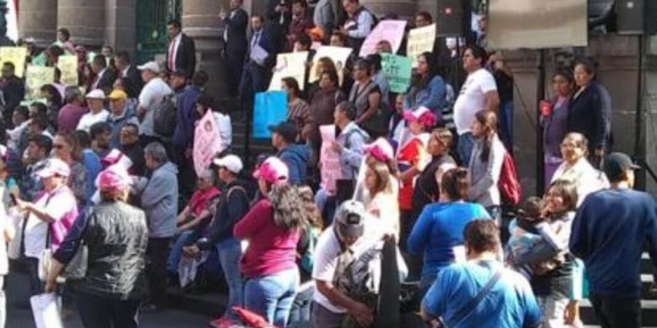 Comerciantes de la vía pública marchan al Congreso de la Ciudad de México