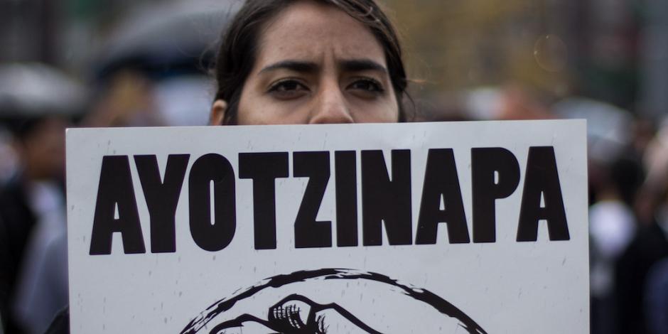 En marcha, exigen Comisión de la Verdad para esclarecer Ayotzinapa