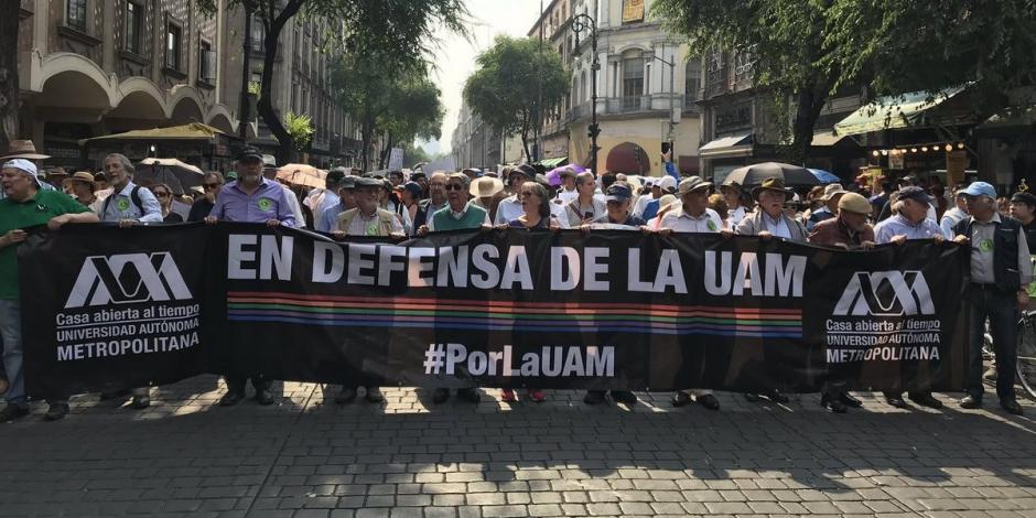 "UAM abierta ya", exige la comunidad universitaria en el Zócalo capitalino