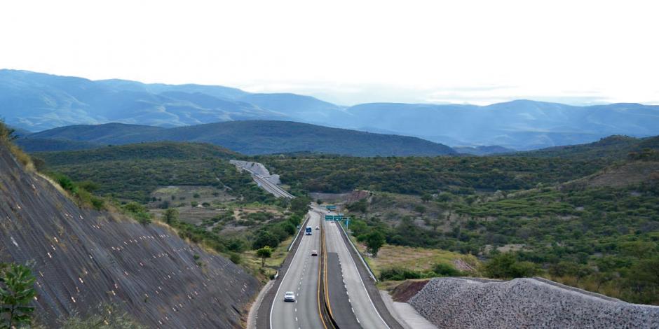 Por derrumbe, cierran la autopista Cuernavaca-Acapulco