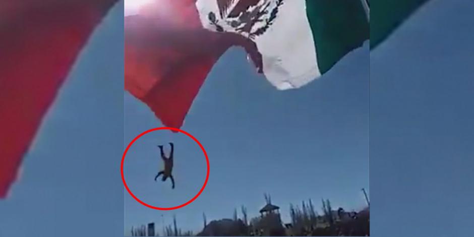 VIDEO: Un soldado se enreda en bandera y cae de siete metros de altura