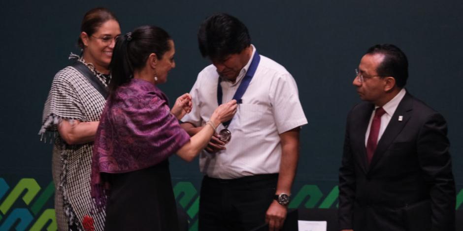 Nombra Sheinbaum "huésped distinguido" a Evo Morales