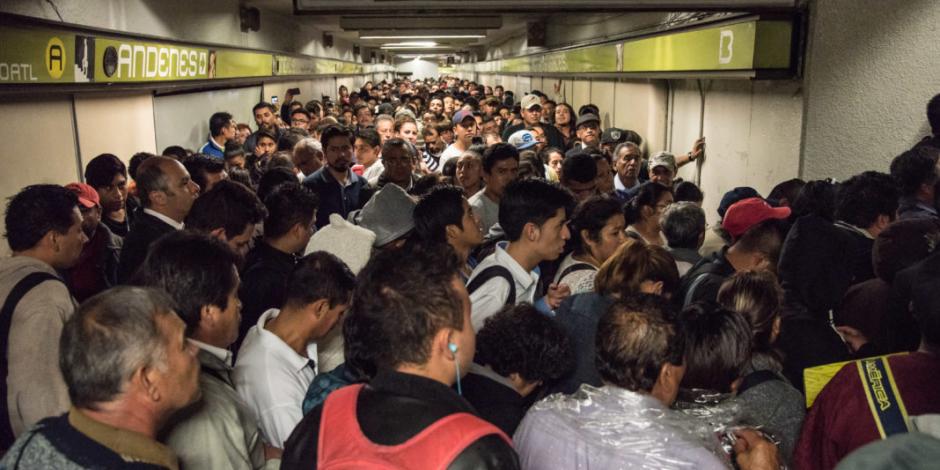 Metro, al borde del colapso operativo y financiero, advierte ONG