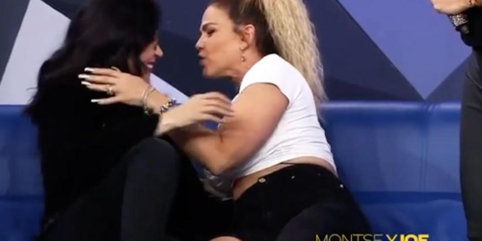 Niurka le planta tremendo beso a Yolanda Andrade (VIDEO)