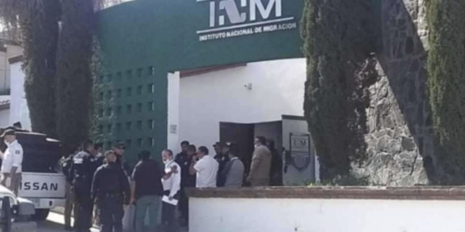 Migrante se amotina y quema colchones en INM Tijuana
