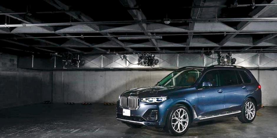 BMW X7 2020, cargada de tecnología y gran espacio
