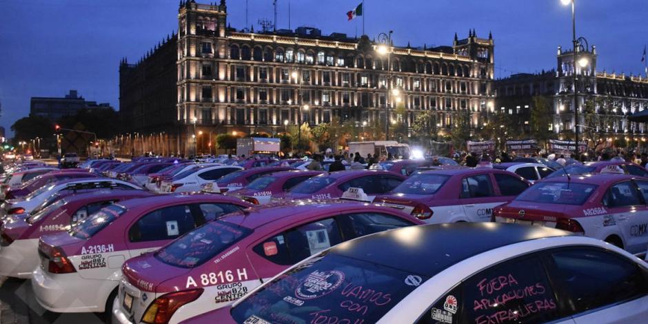 De nuevo, taxistas protestaron contra apps; llegaron al Zócalo