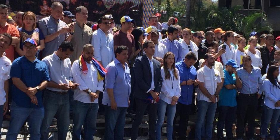 Juan Guaidó anuncia que llegará ayuda humanitaria a Venezuela