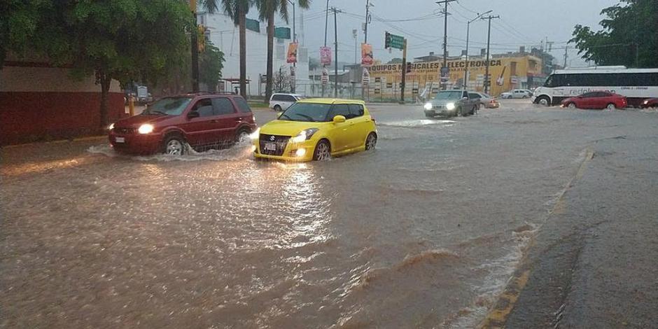 Alerta en Nayarit y Sinaloa por lluvias torrenciales por huracán Lorena