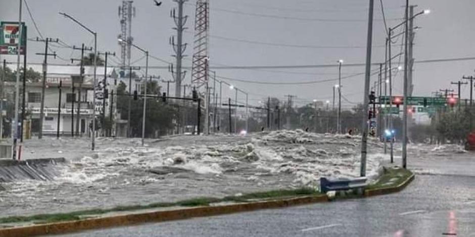 Lluvias desbordan Arroyo Topo Chico en Nuevo León