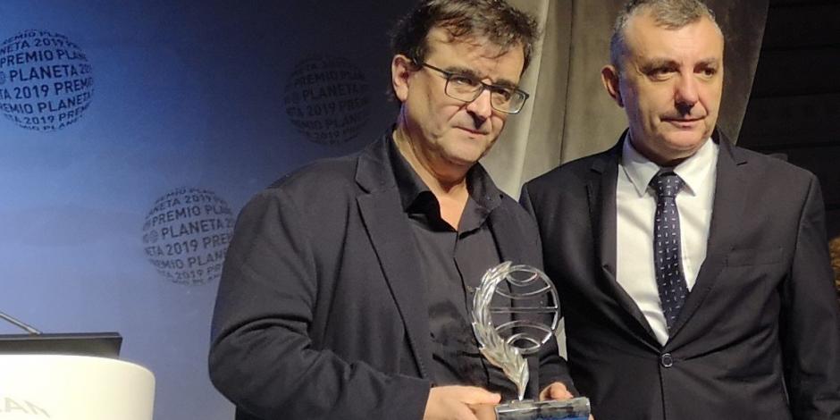 Javier Cercas gana Premio Planeta con trama policiaca de novela Terra Alta