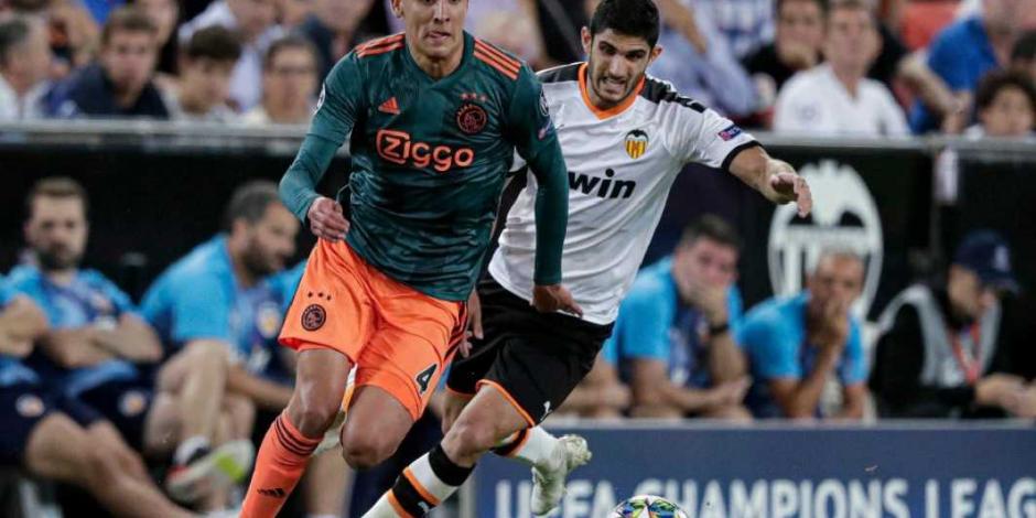VIDEO: Edson Álvarez contribuye en victoria del Ajax vs Valencia